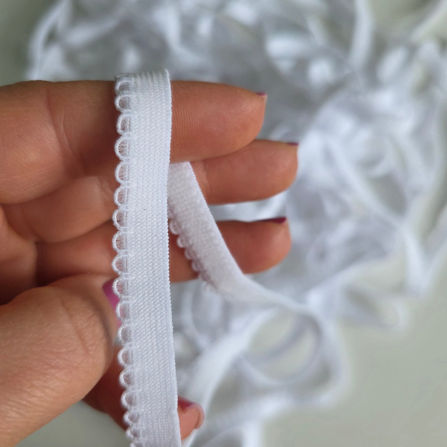 Elastīga apdares gumija - White
