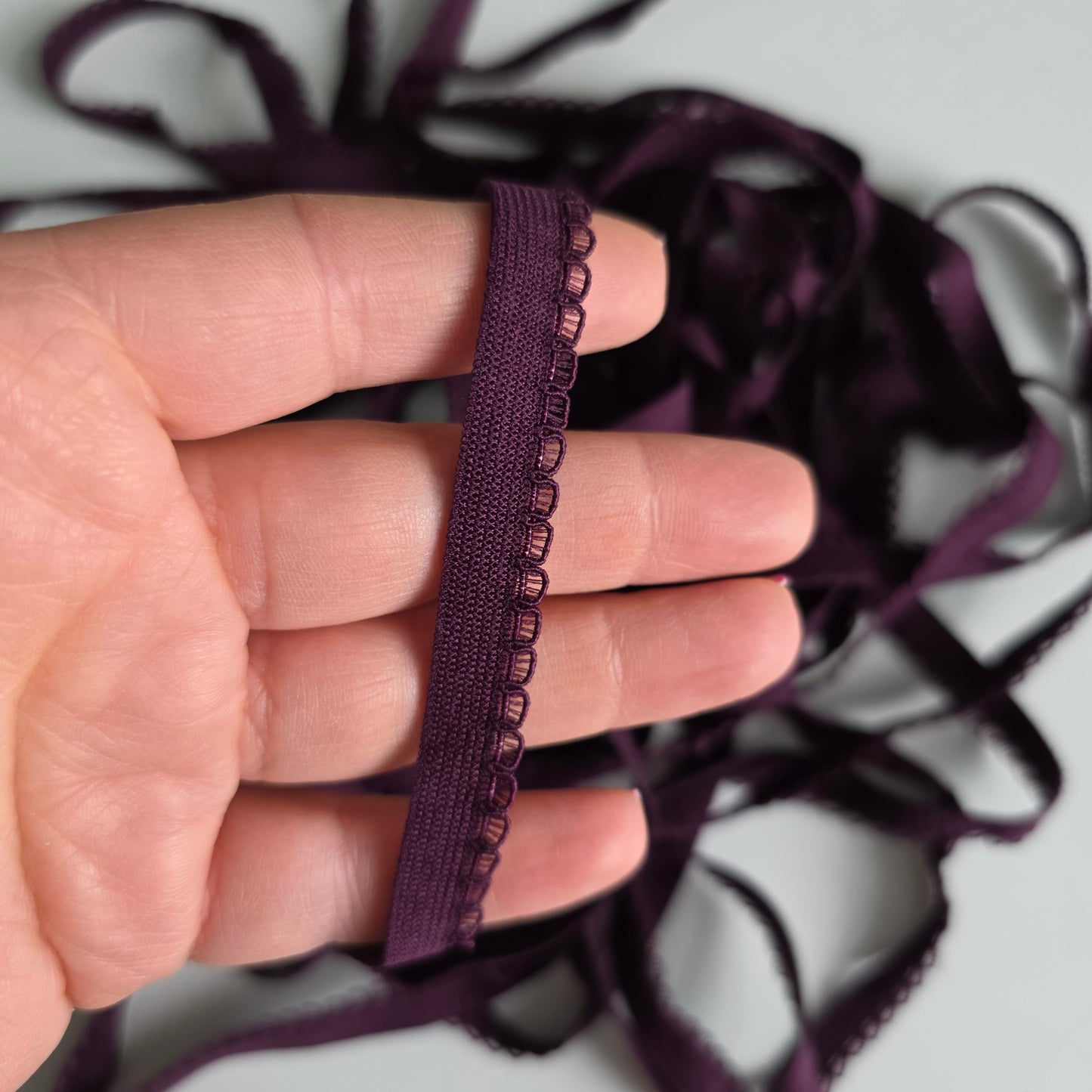 Elastīga apdares gumija - Grape