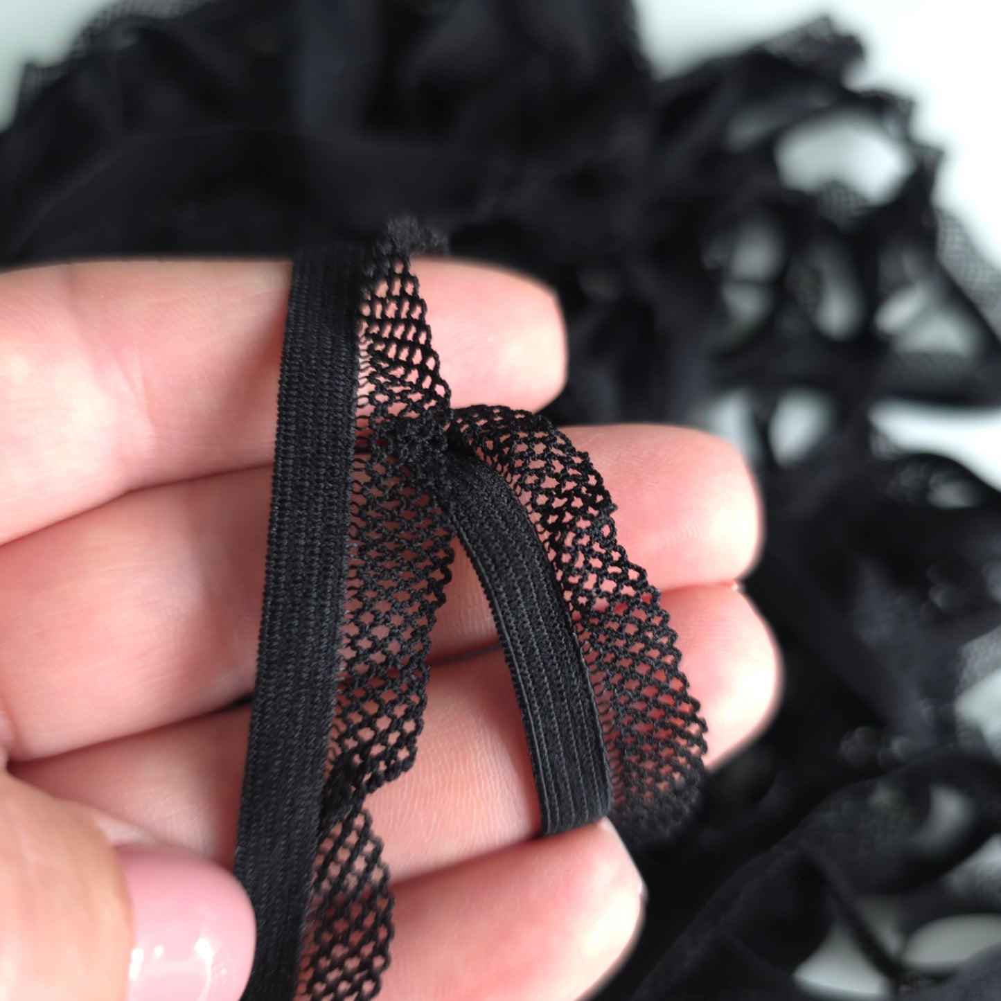 Elastīga apdares gumija 12mm - Black