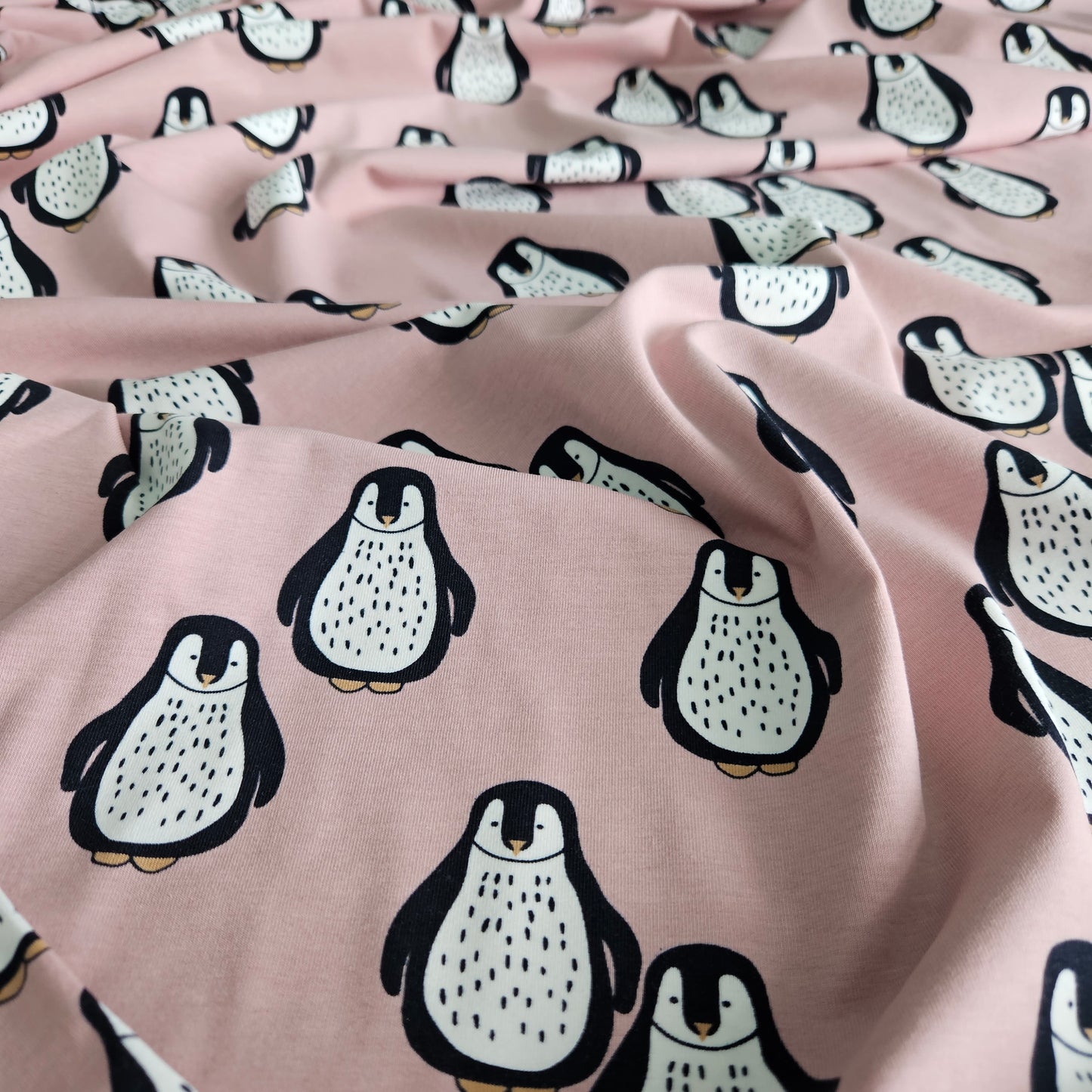 Organiskās kokvilnas dizaina plānā trikotāža - (PENGUIN - BLUSH PINK)