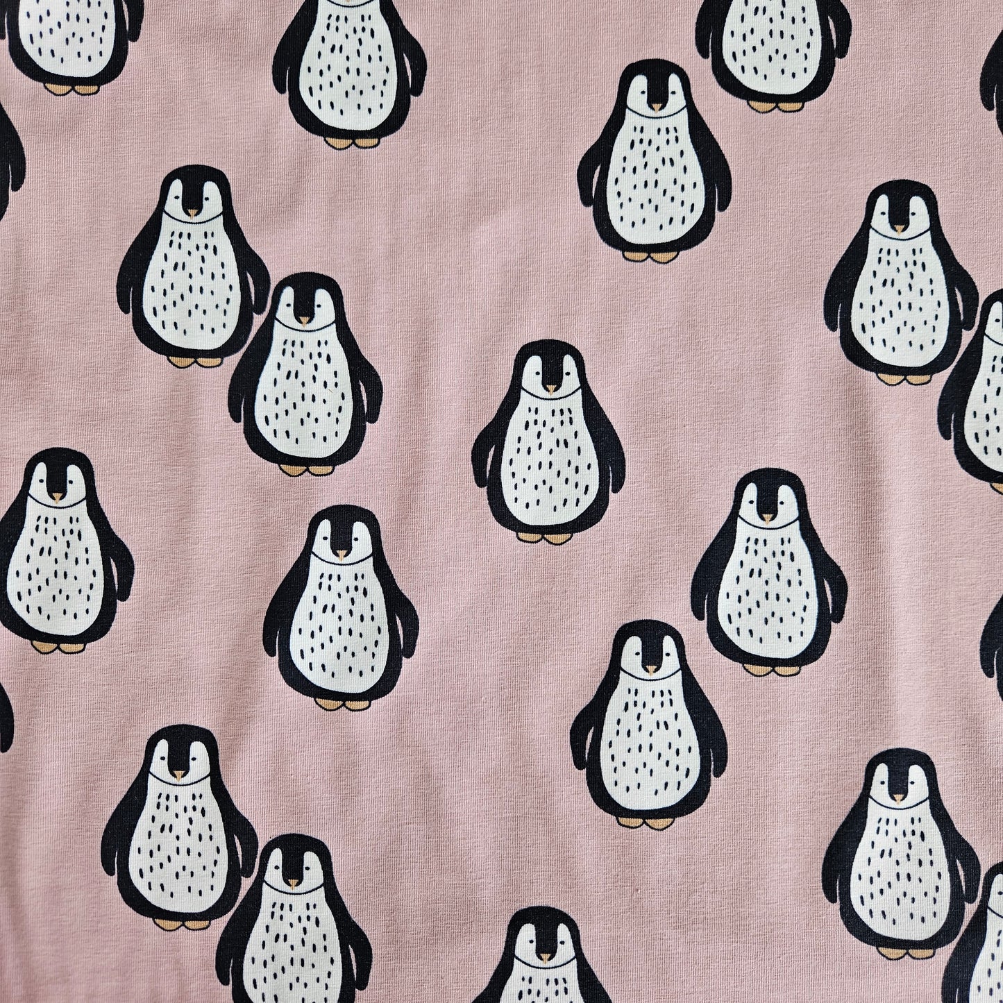 Organiskās kokvilnas dizaina plānā trikotāža - (PENGUIN - BLUSH PINK)