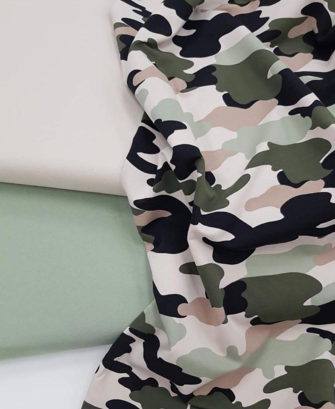 3 diegu cilpiņtrikotāža  - CAMUFFARE